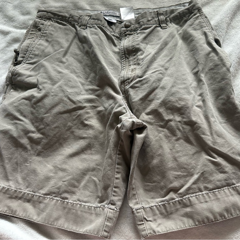 COLUMBIA Men Hiking Pocket Granite Cloth Stone Washed Short Sz 36